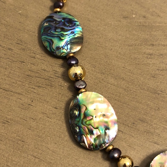 Elegant Abalone Imitation Mother of Pearl Shell Necklace - Picture 3 of 11